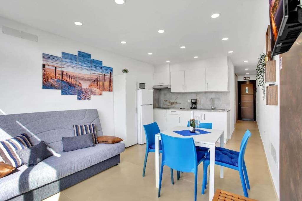 Studio In Torres Del Sol Griffin Near The Beach Arona  Exterior foto
